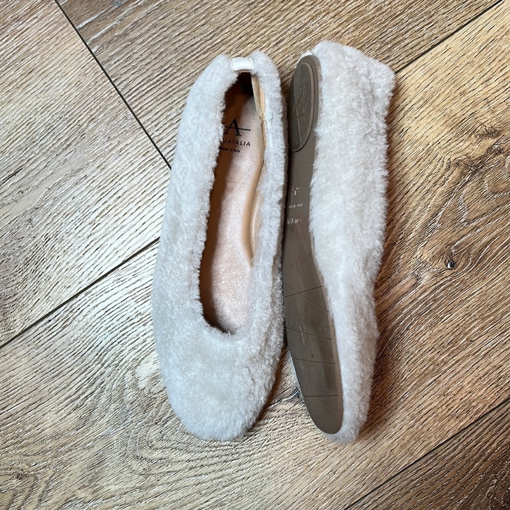 Aquatalia Brinkley Natural Fuzzy Flat Size 6 1/2 - Picture 3 of 7
